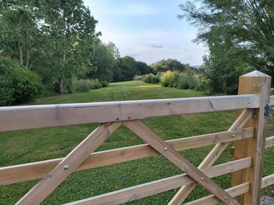 הוילה Kingswood  Relaxing Retreat On The Edge Of The Cotswolds מראה חיצוני תמונה